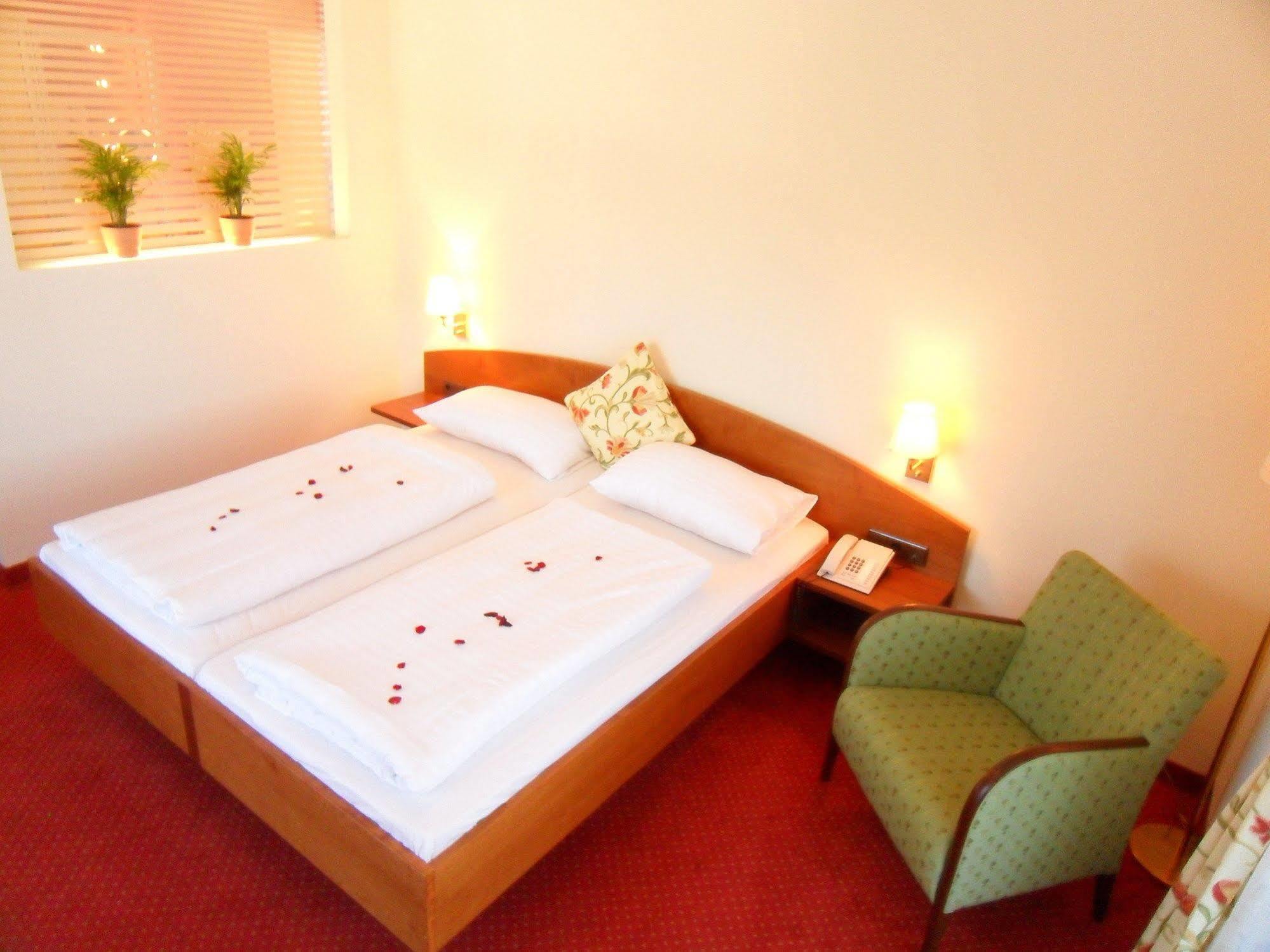 Hotel Gasthof Der Jagerwirt Bergheim Zewnętrze zdjęcie